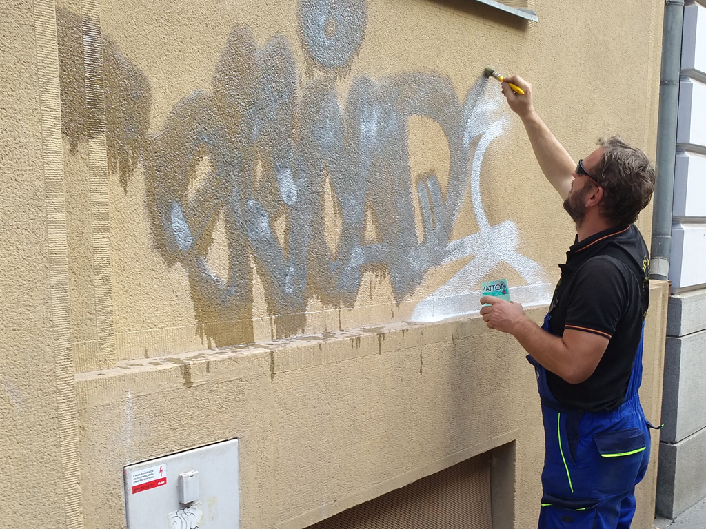 Čištění fasád od graffity Brno